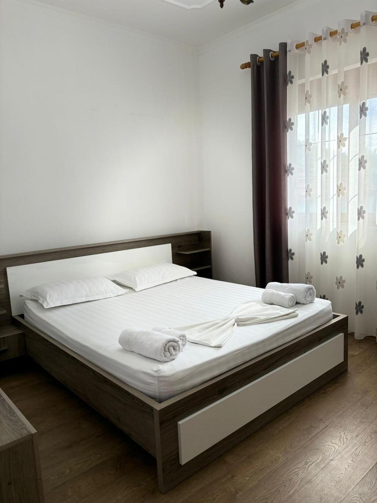 Guest House Adi Hoxha Берат Екстер'єр фото