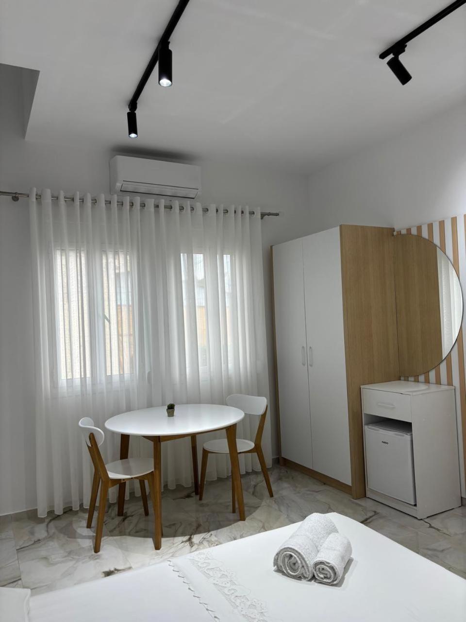 Guest House Adi Hoxha Берат Екстер'єр фото