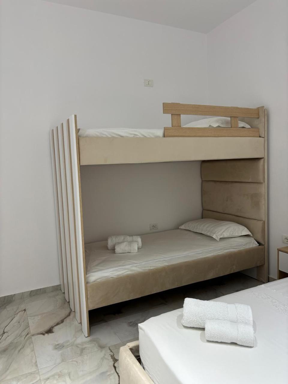 Guest House Adi Hoxha Берат Екстер'єр фото